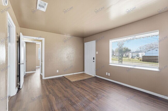 Foto del edificio - 3130 S Llewellyn Ave