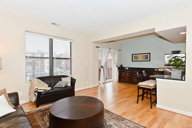 Foto del edificio - 5621 Pershing Ave