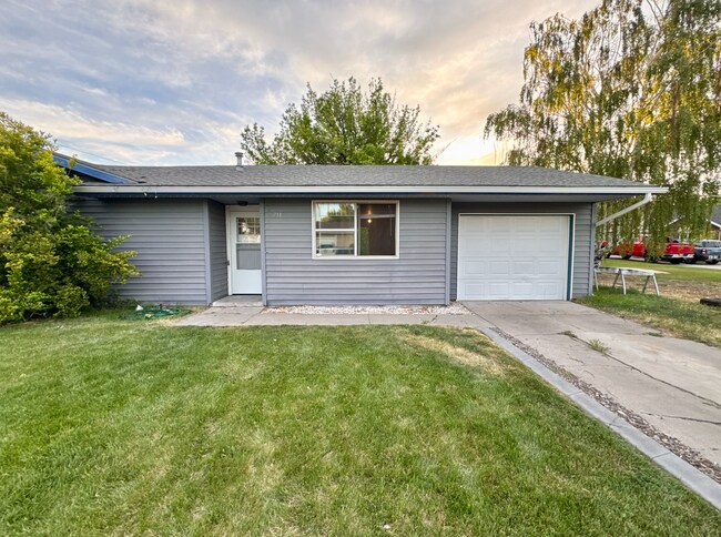 Building Photo - 711 Beta Cir