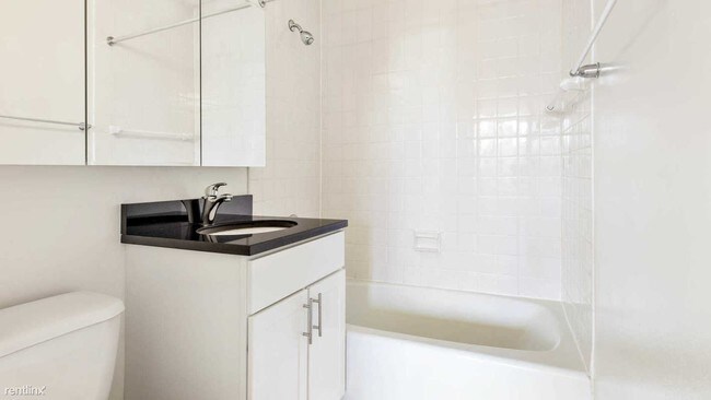 Building Photo - 2 br, 2 bath Apartment - 240 E 40th St