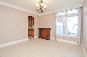 Building Photo - 5835 Stratford Gardens Dr