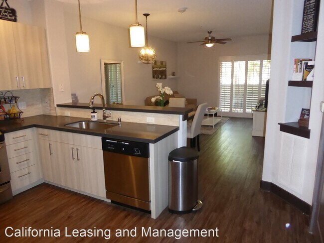 Building Photo - 1 br, 1 bath House - 24505 Town Center #7103