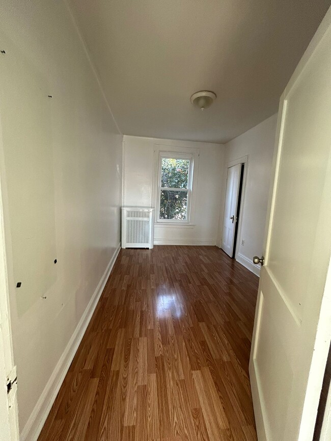 Dormitorio 2 - 24 Whitman Ave