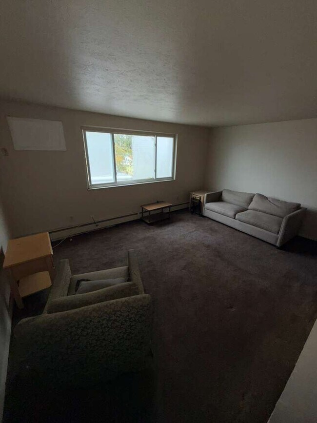 Building Photo - 14835 Euclid Ave