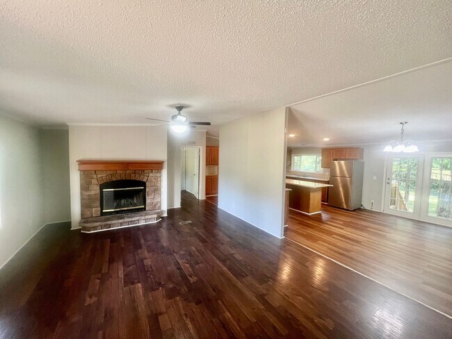 Building Photo - Four bedroom, 2 bath Modular home in Siler...