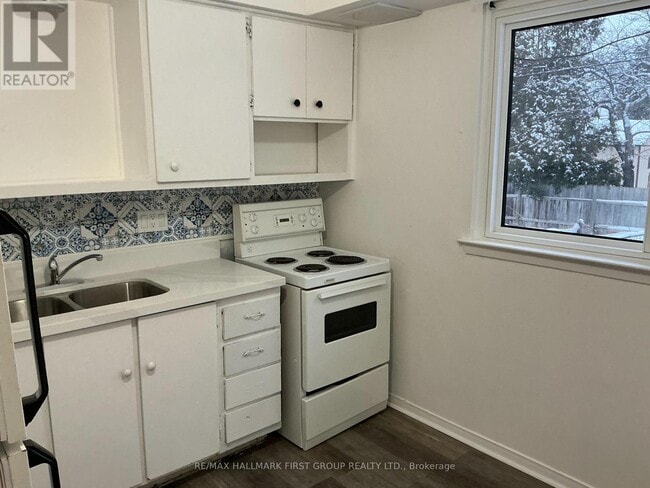 Building Photo - 361 Linden St