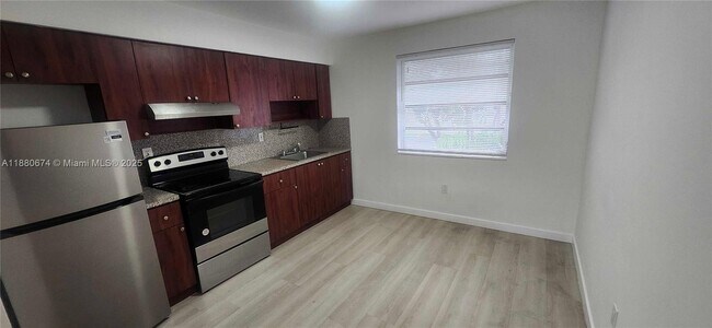 Foto del edificio - 111 NW 152nd St