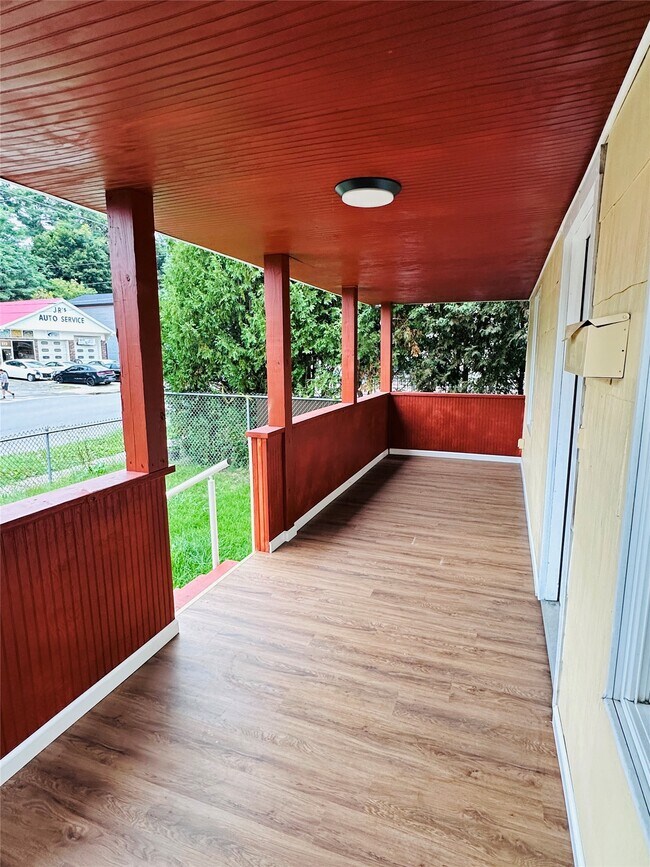 Foto del edificio - 220 Robinson St