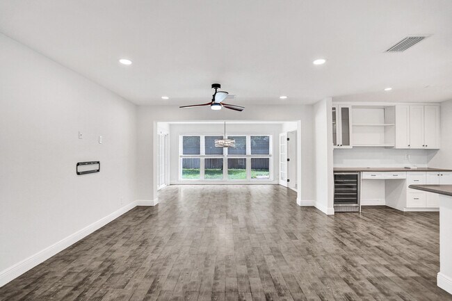 Building Photo - 618 Lindell Blvd