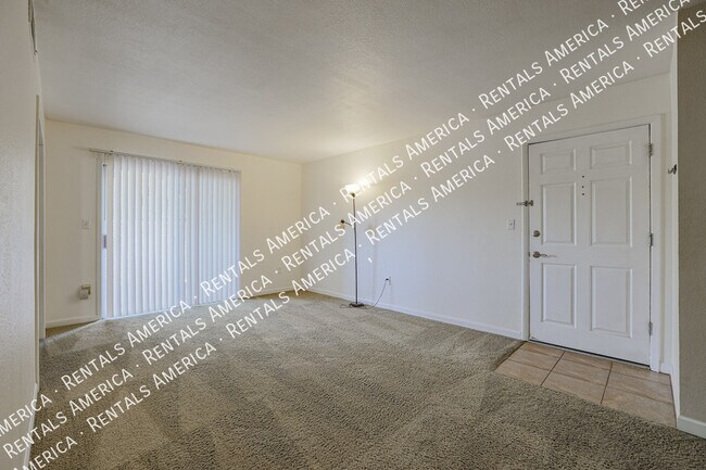 Foto del edificio - 5877 N Granite Reef Rd