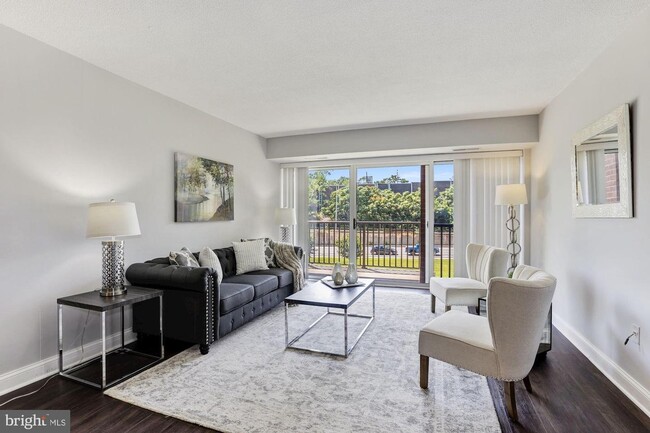 Building Photo - 1300 Army Navy Dr