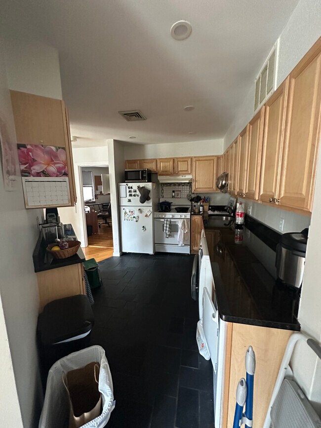 Building Photo - 110 Riverway