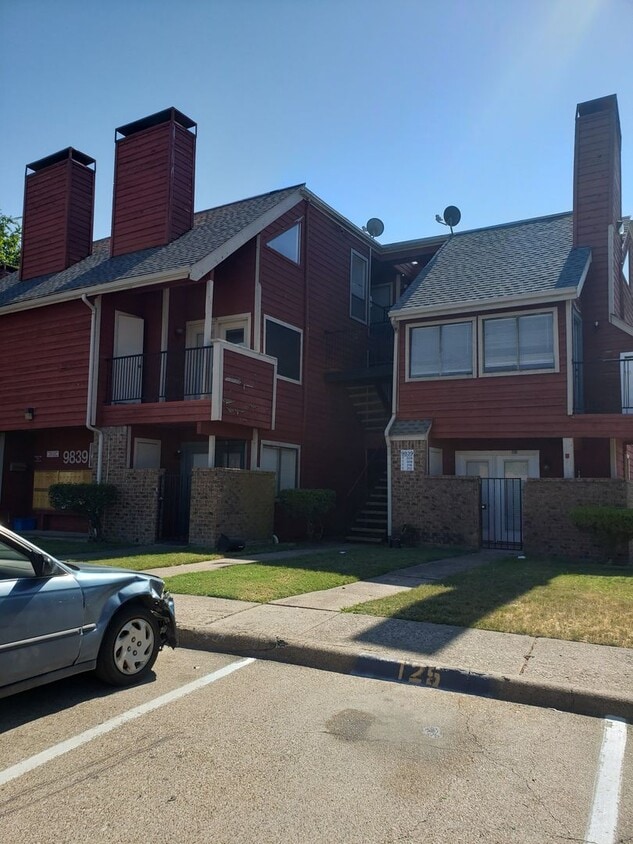 9839 Walnut St Unit 1, Dallas, TX 75243 Room for Rent in Dallas, TX