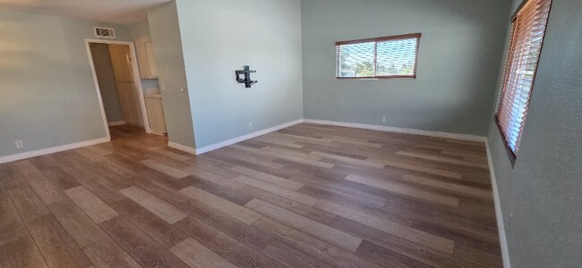 Foto del edificio - 5315 N Barranca Ave