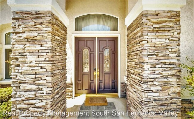 Building Photo - 4 br, 3.5 bath House - 1575 Dunswell Ave