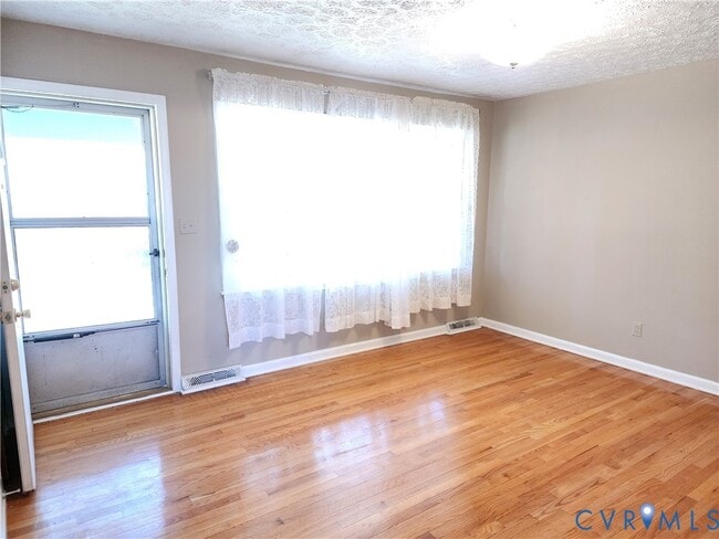 Foto del edificio - 1071 Samuel Rd