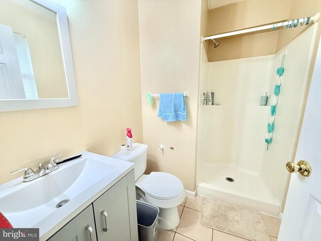 Building Photo - 697 Johnstone St