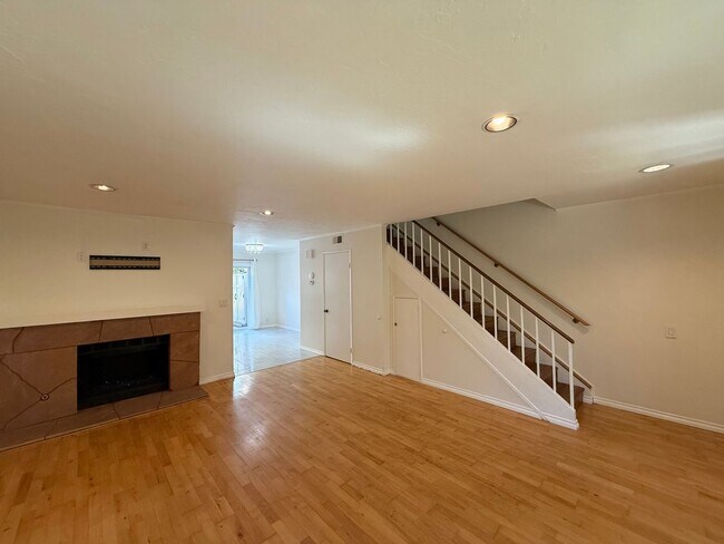 Foto del edificio - Beautiful 2B/2.5BA Townhouse in Carmel Val...