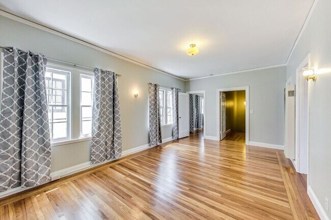 Foto del edificio - 6048 Monroe Ave