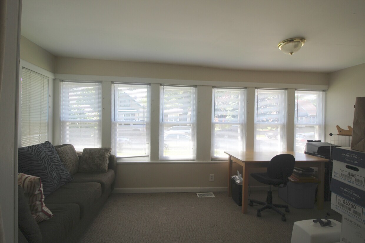 Foto principal - 313 14th Ave NE
