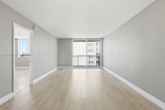 Building Photo - 1345 Lincoln Rd