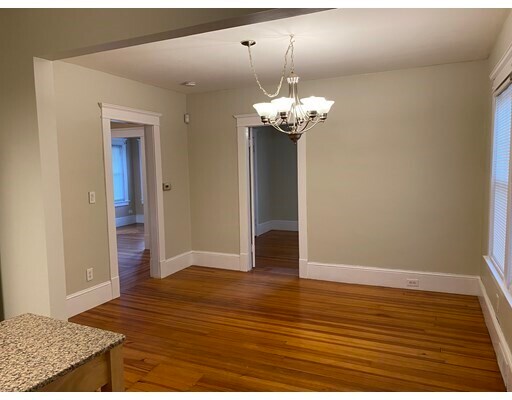 Foto del edificio - 910 Granby Rd