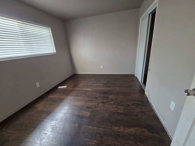 Building Photo - N Hamilton Ave