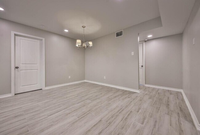 Building Photo - 12633 Memorial Dr