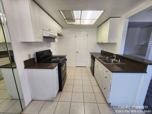 Foto del edificio - Corona 2 Bedroom Condo