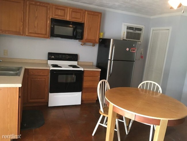 Building Photo - 1 br, 1 bath Apartment - 5702 ALDER ST.