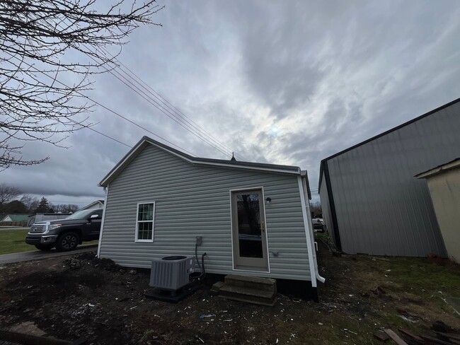 Building Photo - Low-Maintenance Living: 1-Bed in Lawrenceburg