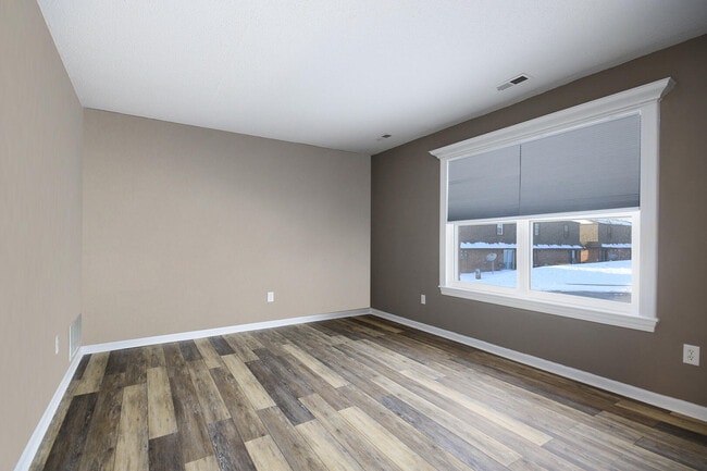 Building Photo - 2301 Primrose Dr