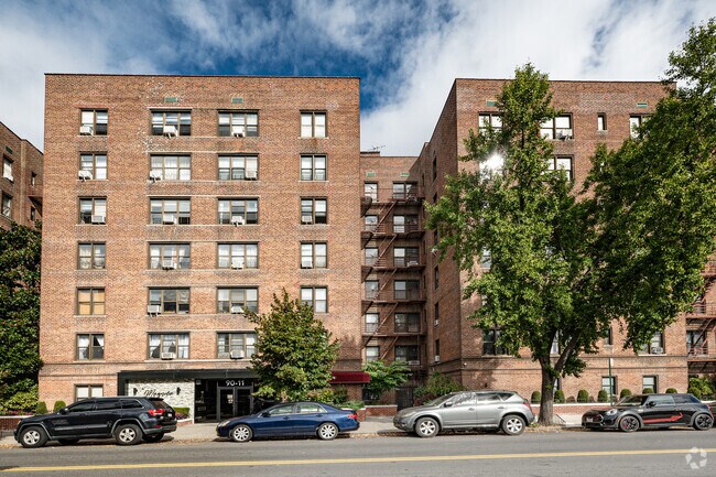 Building Photo - 90-11 35th Ave