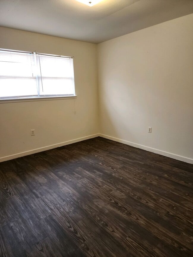 Building Photo - 309 Sunset Ln
