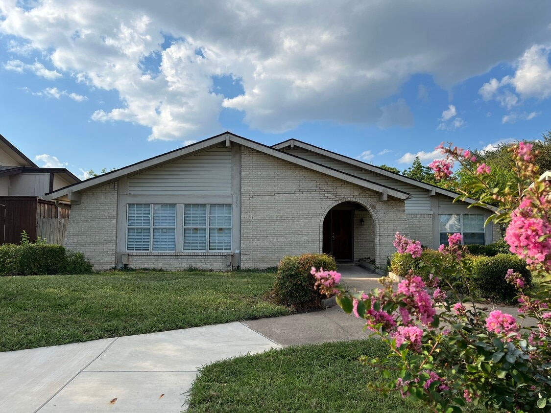 Primary Photo - 1413 Glouchester Dr