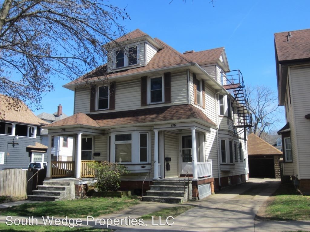 Primary Photo - 150 Highland Ave