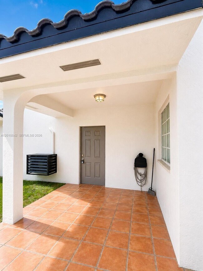 Foto del edificio - 7532 NW 176th St