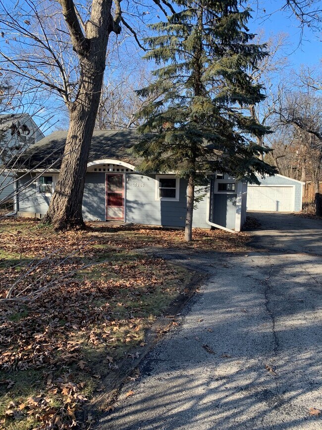 17964 W Big Oaks Rd, Grayslake, IL 60030 House Rental in Grayslake, IL