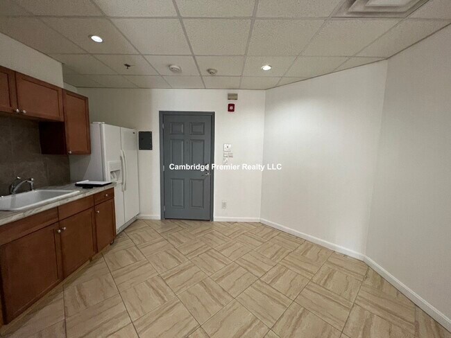 Building Photo - 72 Kneeland St