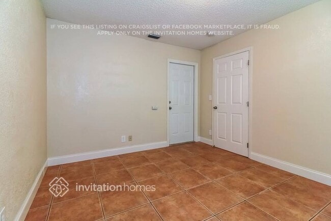 Foto del edificio - 5447 Twin Oakes Rd