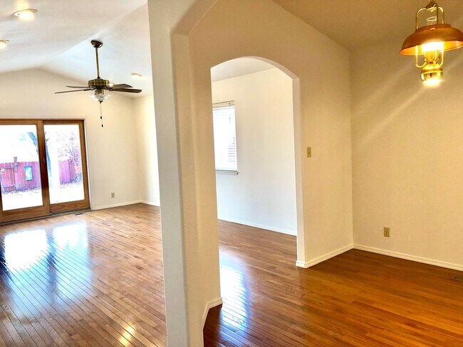 Foto del edificio - 3 bed 2 bath Home
