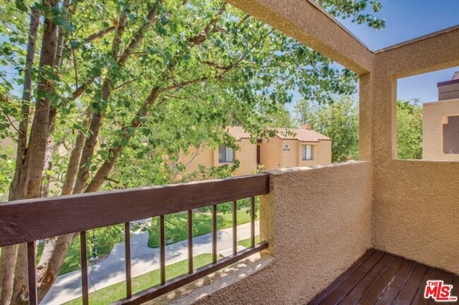 Building Photo - 5810 Las Virgenes Rd