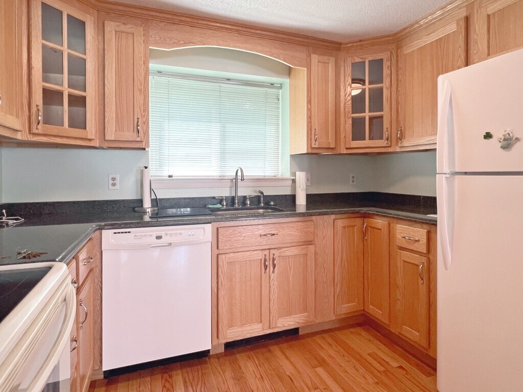 Primary Photo - 48 Floral St