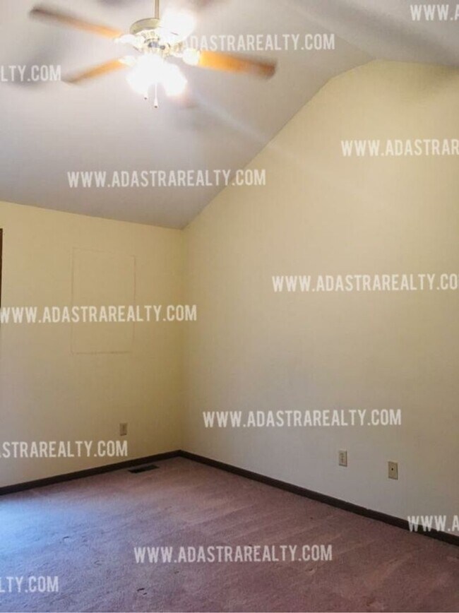 Building Photo - 2527 Bent Oak Ct