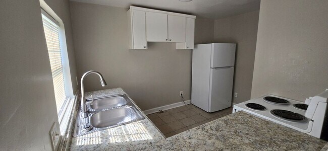 Foto del edificio - 5930 Agnes Ave