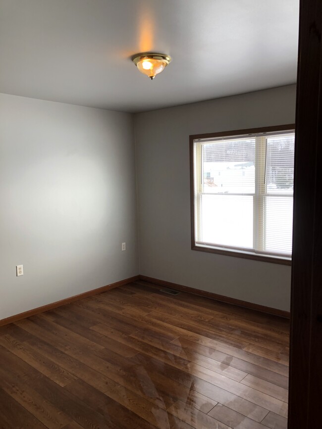 Bedroom 1 - 4856 rokos ct