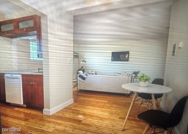 Building Photo - 1 br, 1 bath Condo - 995 Massachusetts Ave