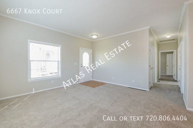 Foto del edificio - Charming 3-Bedroom, 2-Bathroom Home with D...