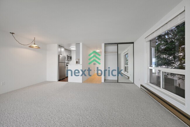 Foto del edificio - For Rent – 1 Bedroom | 1 Bathroom Lakeview Condo in Leschi Shores