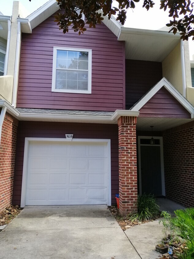 5019 NW 1st Pl, Gainesville, FL 32607 Townhouse for Rent in